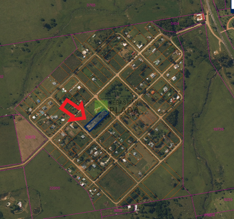 Terreno ID.1079 - Amplio Lote en El Edén con construcciones, frente a dos calles, pegado a la Capilla.
