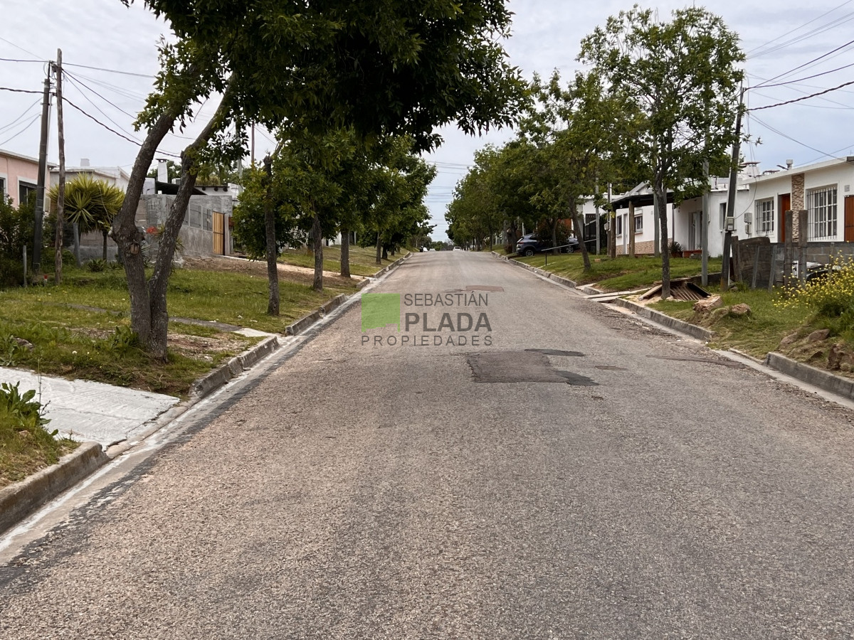 Terreno ID.438 - Terreno alto de 1050 M2  en lindo barrio de la ciudad.-
