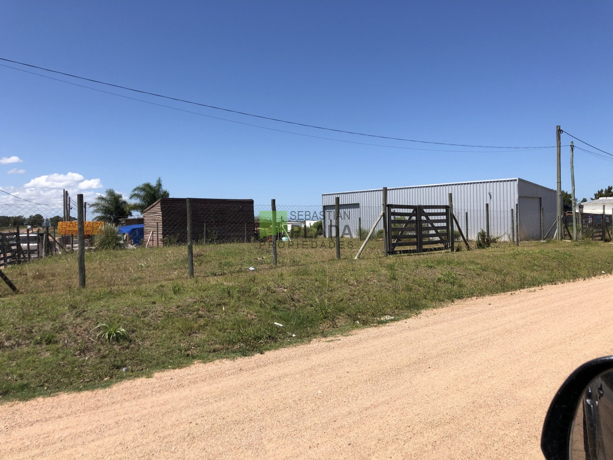 Terreno ID.203 - Buen Lote de 900 metros en 3 padrones con galpón sobre Perimetral