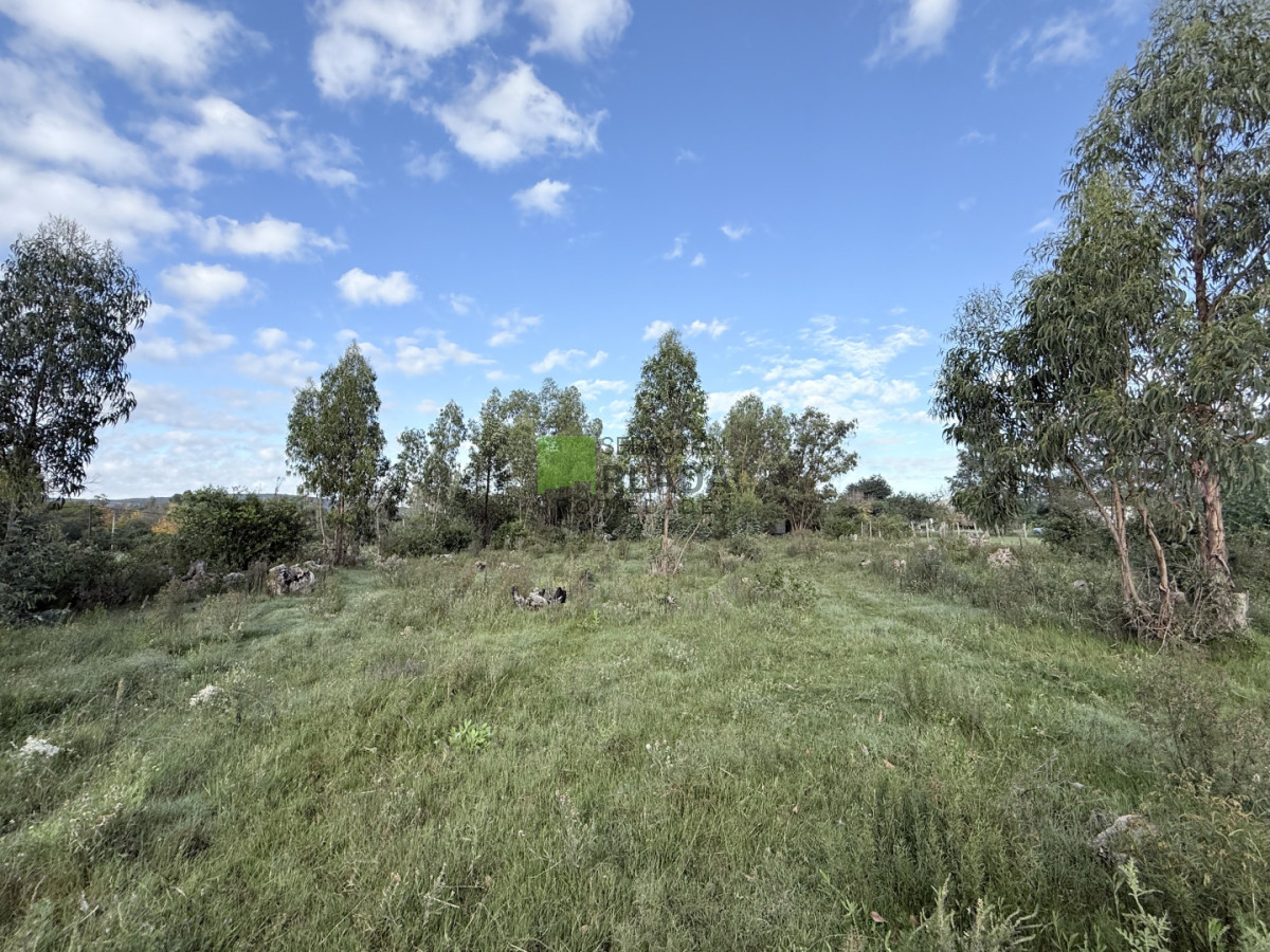 Terreno ID.1079 - Amplio Lote en El Edén con construcciones, frente a dos calles, pegado a la Capilla.