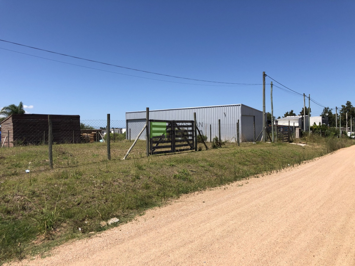 Terreno ID.203 - Buen Lote de 900 metros en 3 padrones con galpón sobre Perimetral