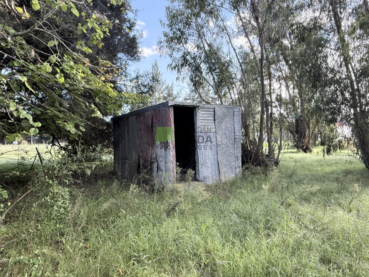 Terreno ID.1079 - Amplio Lote en El Edén con construcciones, frente a dos calles, pegado a la Capilla.