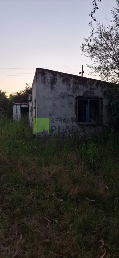 Terreno ID.1079 - Amplio Lote en El Edén con construcciones, frente a dos calles, pegado a la Capilla.