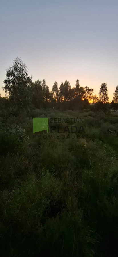 Terreno ID.1079 - Amplio Lote en El Edén con construcciones, frente a dos calles, pegado a la Capilla.
