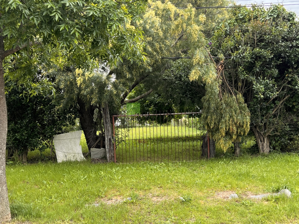 Terreno ID.438 - Terreno alto de 1050 M2  en lindo barrio de la ciudad.-