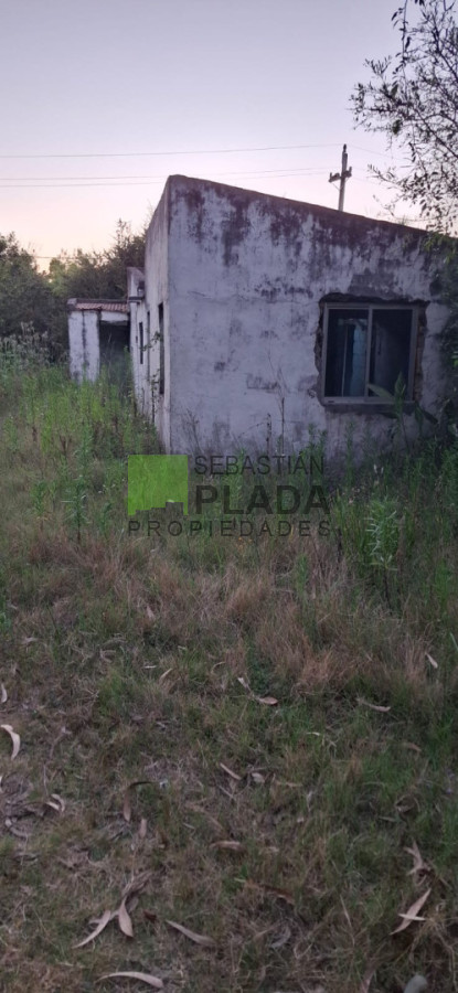 Terreno ID.1079 - Amplio Lote en El Edén con construcciones, frente a dos calles, pegado a la Capilla.