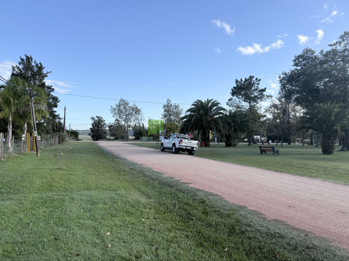 Terreno ID.1079 - Amplio Lote en El Edén con construcciones, frente a dos calles, pegado a la Capilla.