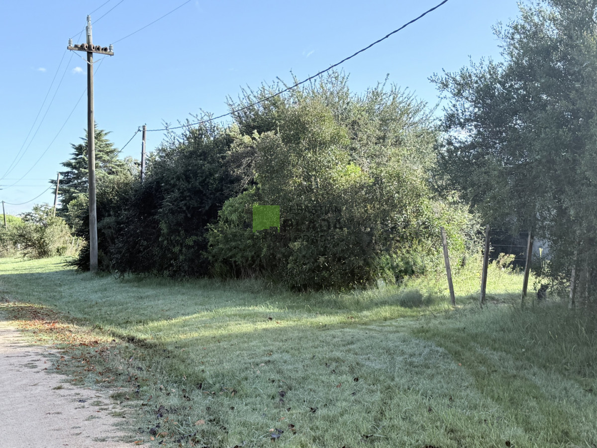 Terreno ID.1079 - Amplio Lote en El Edén con construcciones, frente a dos calles, pegado a la Capilla.