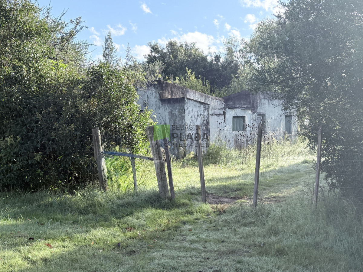 Terreno ID.1079 - Amplio Lote en El Edén con construcciones, frente a dos calles, pegado a la Capilla.