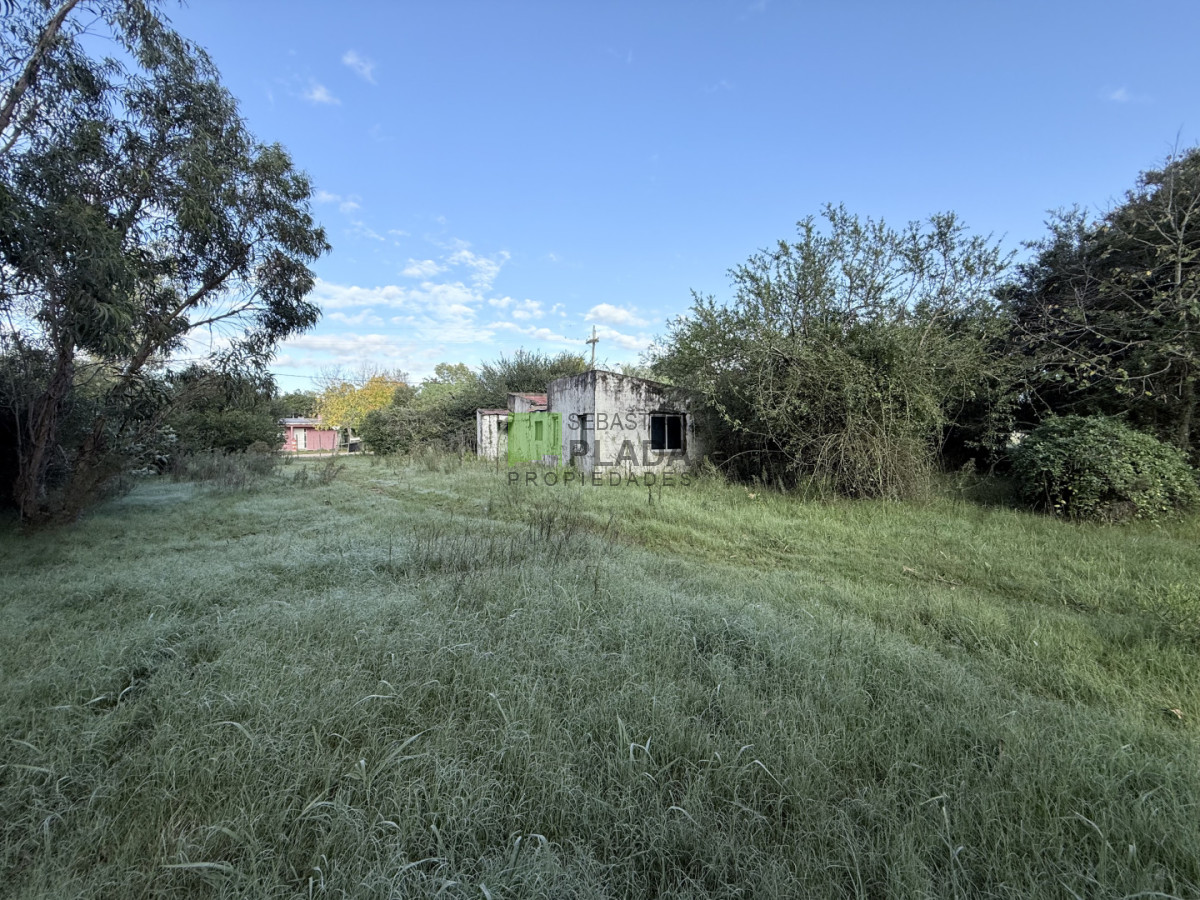 Terreno ID.1079 - Amplio Lote en El Edén con construcciones, frente a dos calles, pegado a la Capilla.