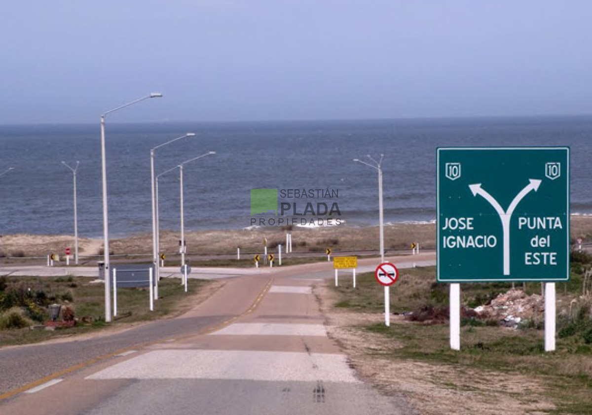 Terreno ID.317 - Lote esquinero en El Chorro a 100 metros de la playa