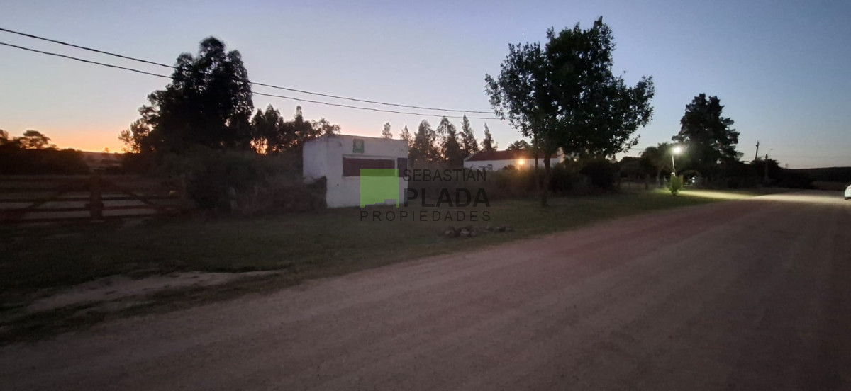 Terreno ID.1079 - Amplio Lote en El Edén con construcciones, frente a dos calles, pegado a la Capilla.