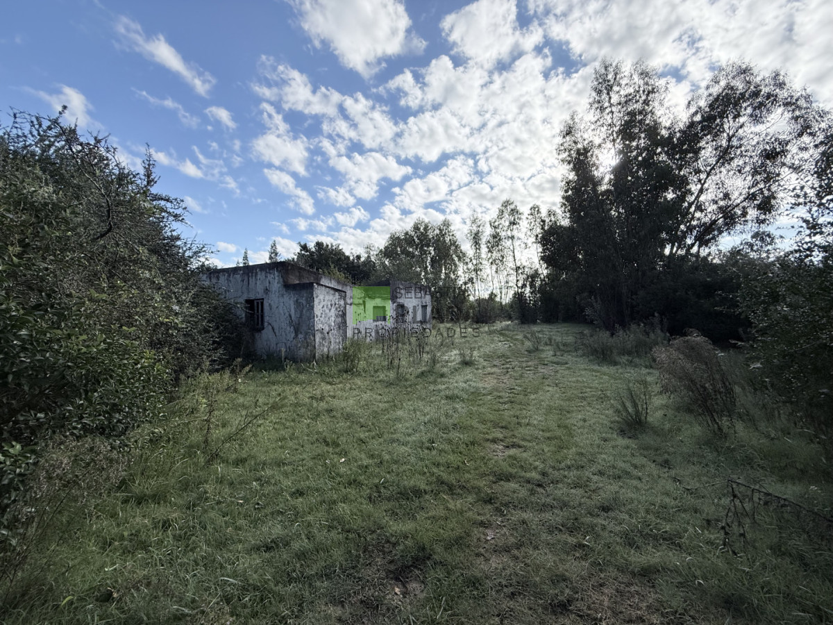 Terreno ID.1079 - Amplio Lote en El Edén con construcciones, frente a dos calles, pegado a la Capilla.
