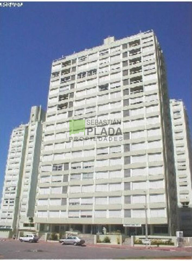 Apartamento ID.258 - a Pasitos de Playa Brava en un Edificio de Pintos Risso
