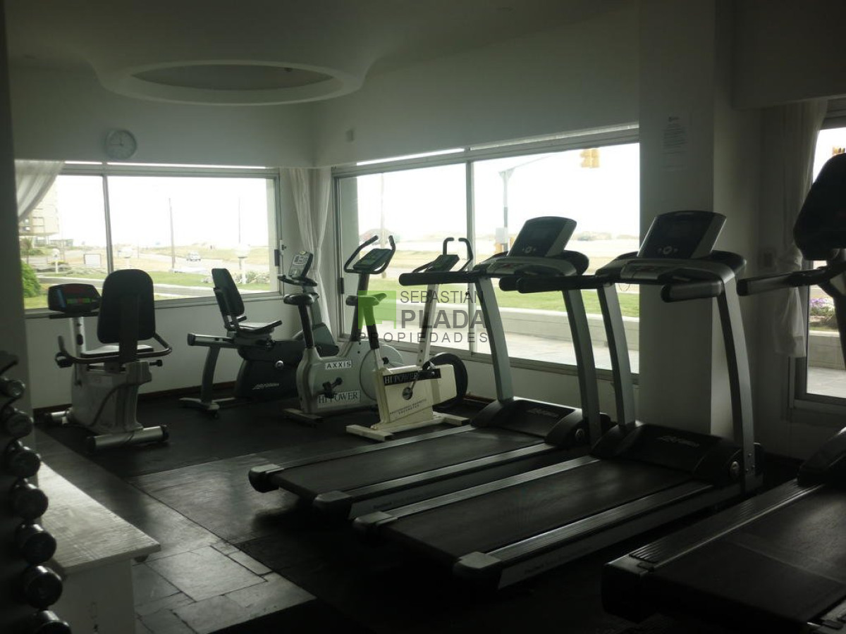 Apartamento ID.258 - a Pasitos de Playa Brava en un Edificio de Pintos Risso