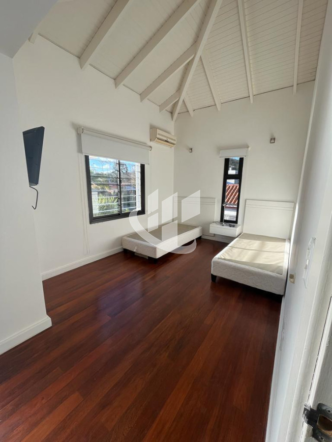 Casa ID.640 - Alquiler anual, casa, 5 dormitorios, Mansa, Punta del Este