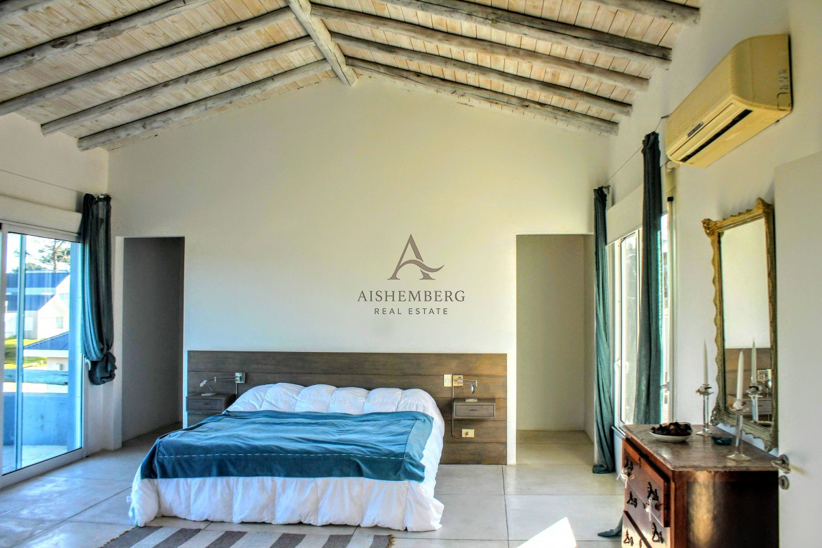 Casa ID.5595 - IMPERDIBLE. En barrio privado. José Ignacio. 