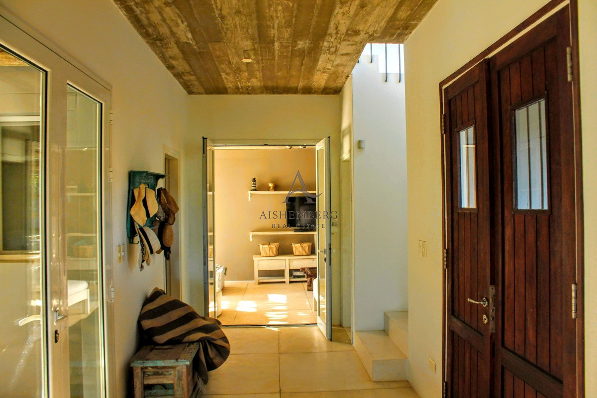 Casa ID.5595 - IMPERDIBLE. En barrio privado. José Ignacio. 