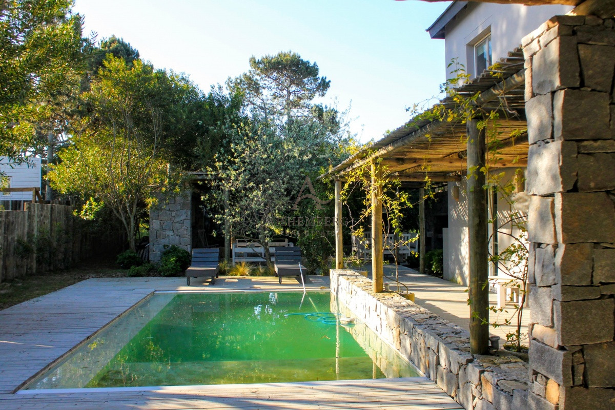 Casa ID.5595 - IMPERDIBLE. En barrio privado. José Ignacio. 