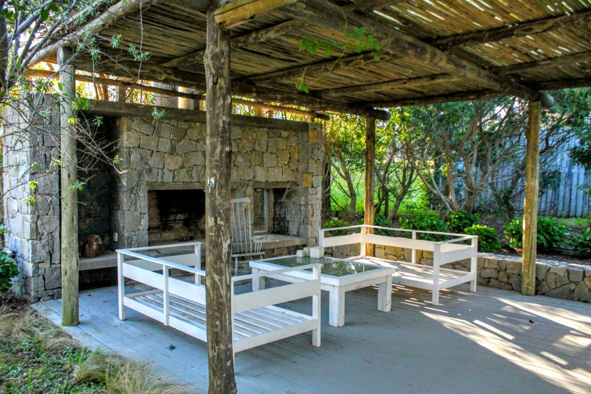 Casa ID.5595 - IMPERDIBLE. En barrio privado. José Ignacio. 