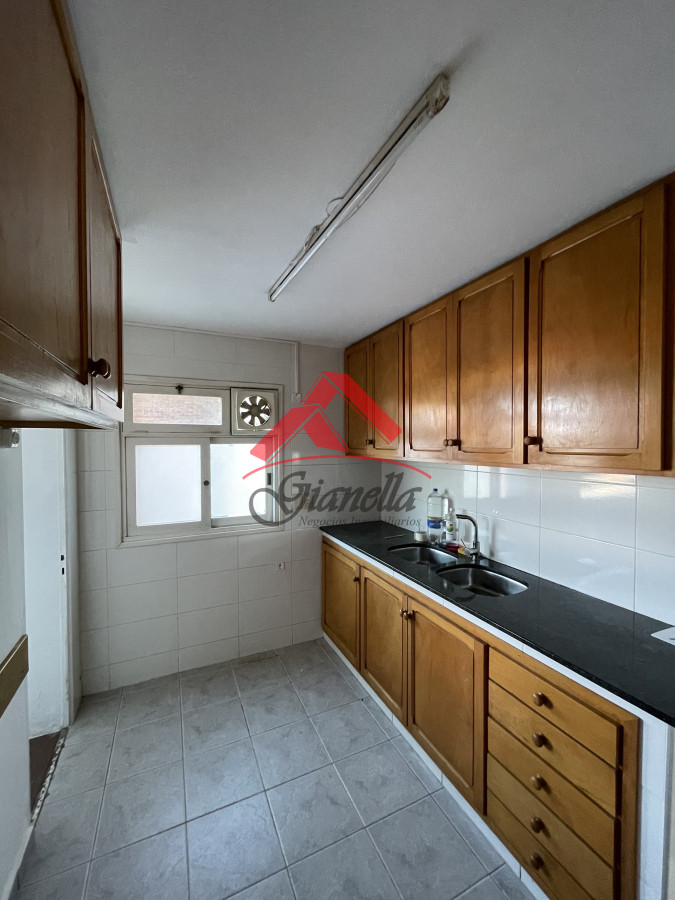 Apartamento ID.1740 - Apartamento de 4 dormitorios en Centro, Maldonado.