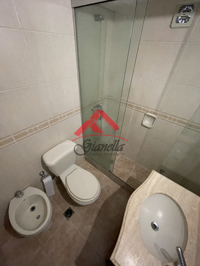 Apartamento ID.1740 - Apartamento de 4 dormitorios en Centro, Maldonado.