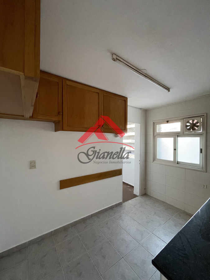 Apartamento ID.1740 - Apartamento de 4 dormitorios en Centro, Maldonado.
