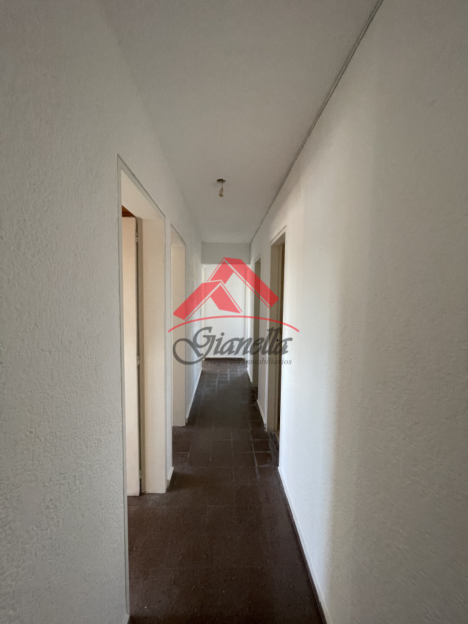 Apartamento ID.1740 - Apartamento de 4 dormitorios en Centro, Maldonado.