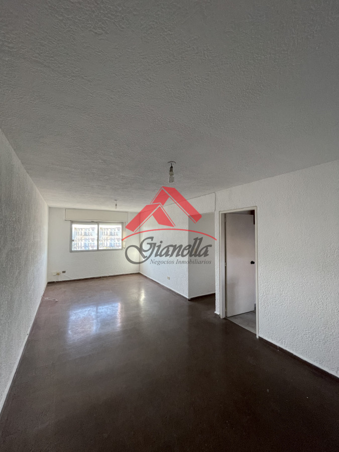 Apartamento ID.1740 - Apartamento de 4 dormitorios en Centro, Maldonado.
