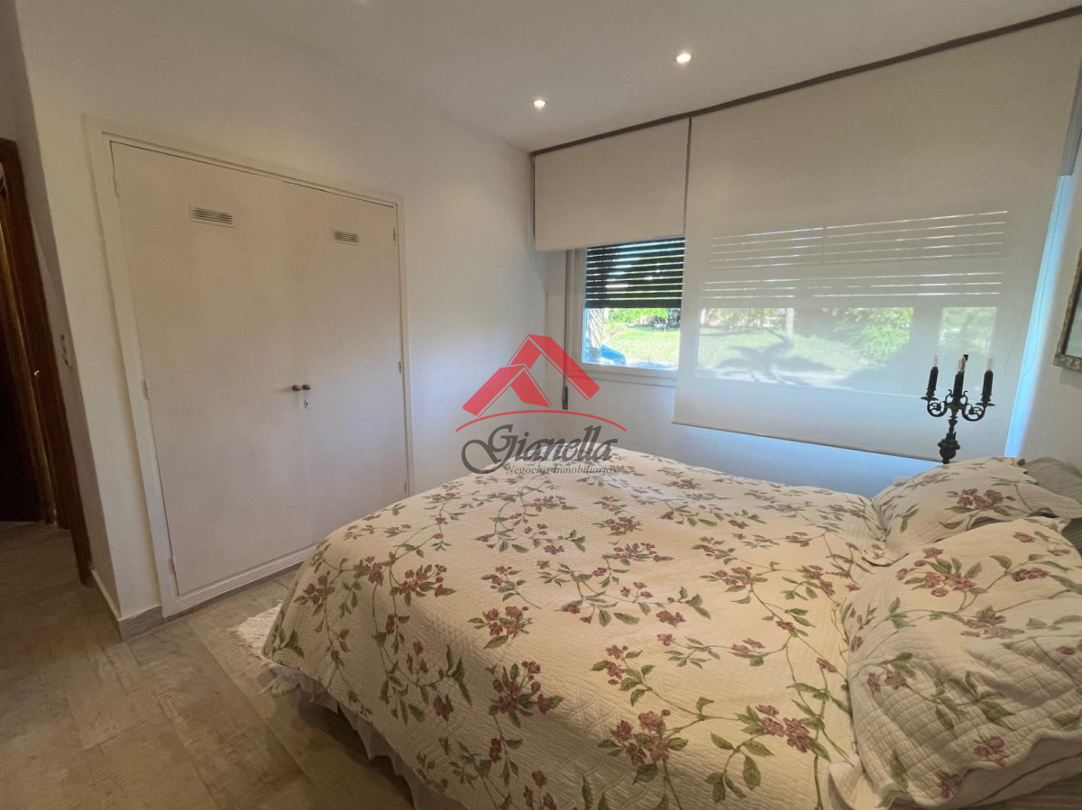 Casa ID.2061 - Hermosa casa en Pinares, con dependencia de servicio