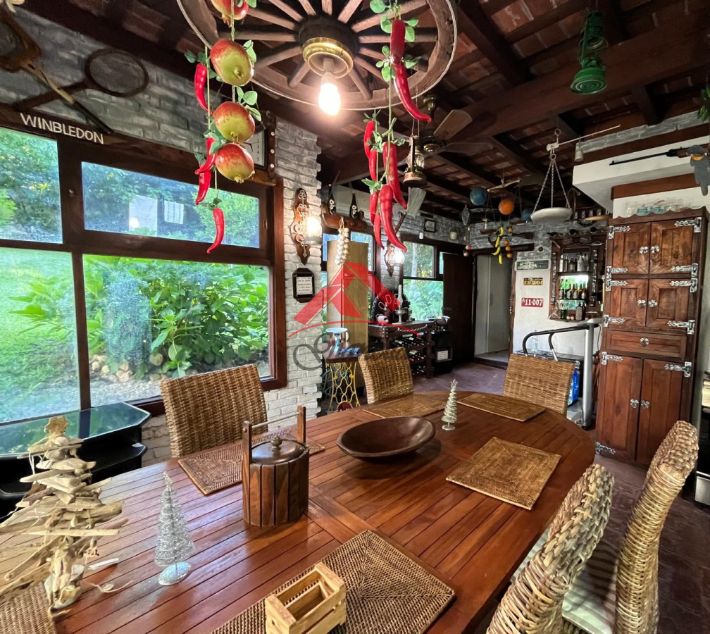 Casa ID.2061 - Hermosa casa en Pinares, con dependencia de servicio