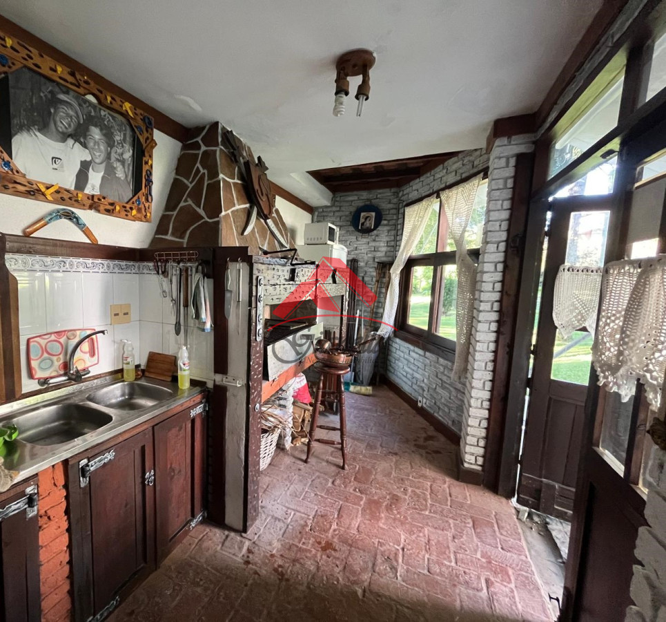 Casa ID.2061 - Hermosa casa en Pinares, con dependencia de servicio