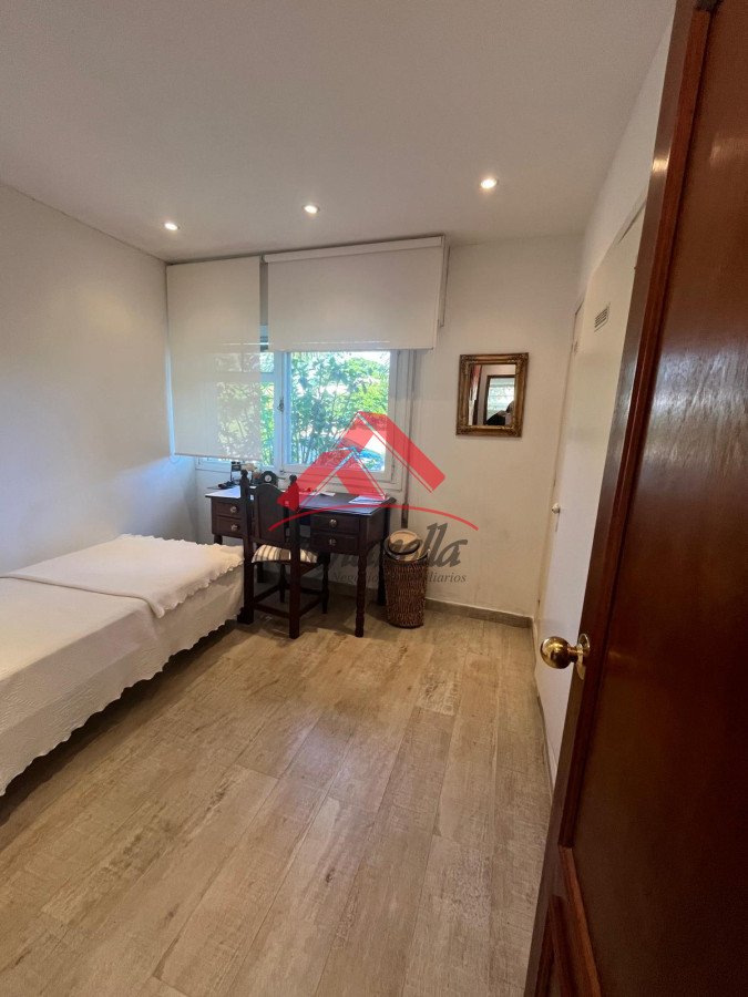 Casa ID.2061 - Hermosa casa en Pinares, con dependencia de servicio