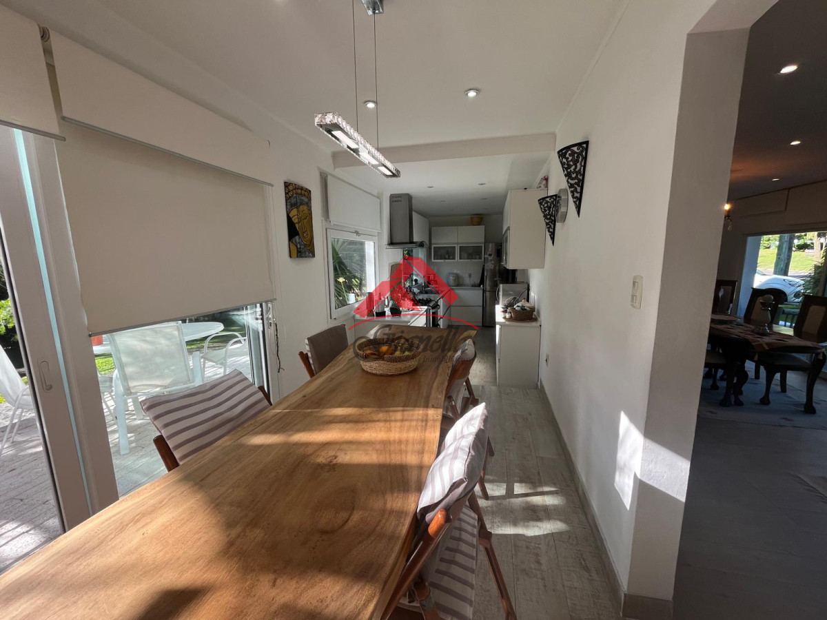 Casa ID.2061 - Hermosa casa en Pinares, con dependencia de servicio