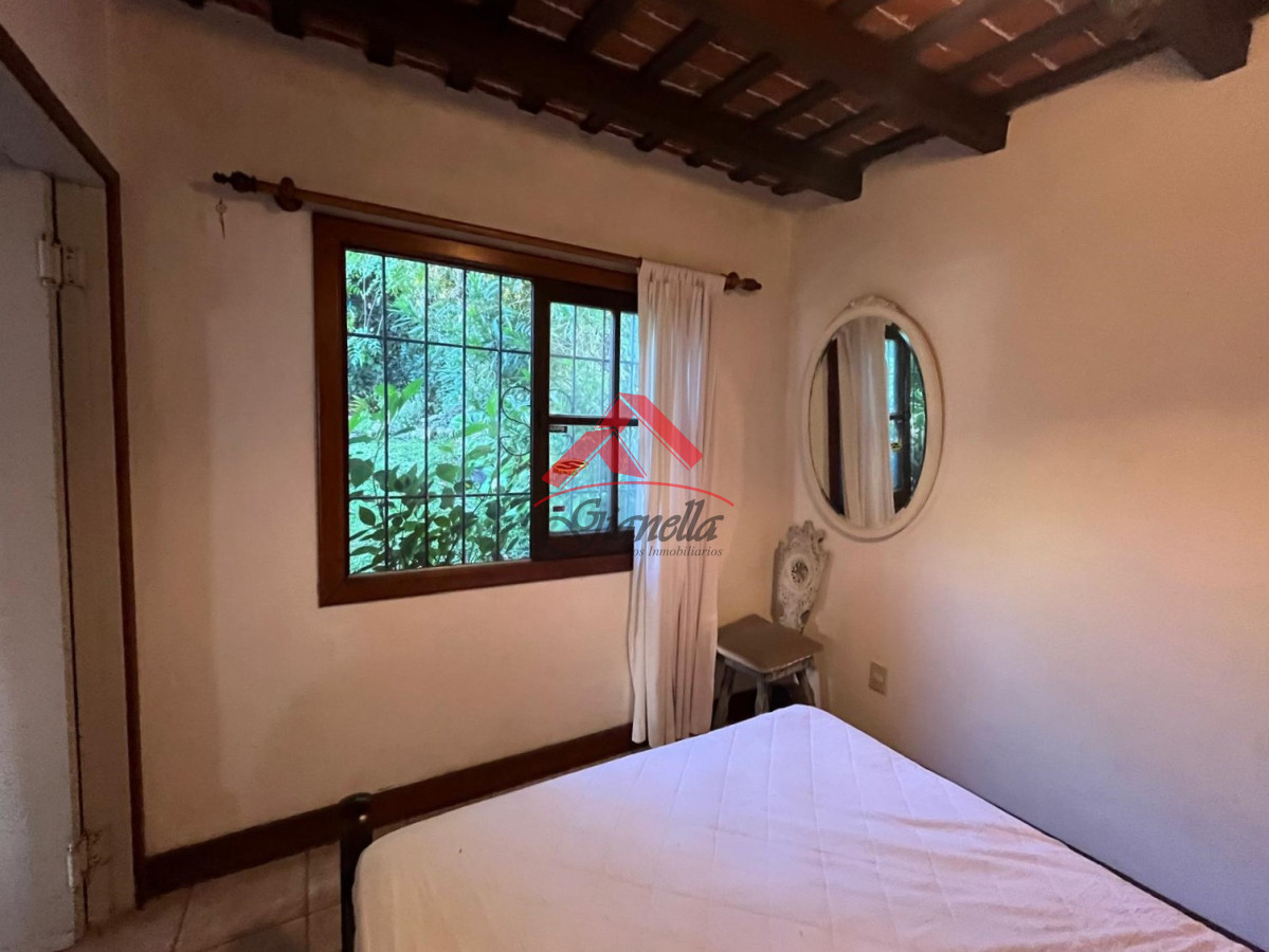 Casa ID.2061 - Hermosa casa en Pinares, con dependencia de servicio