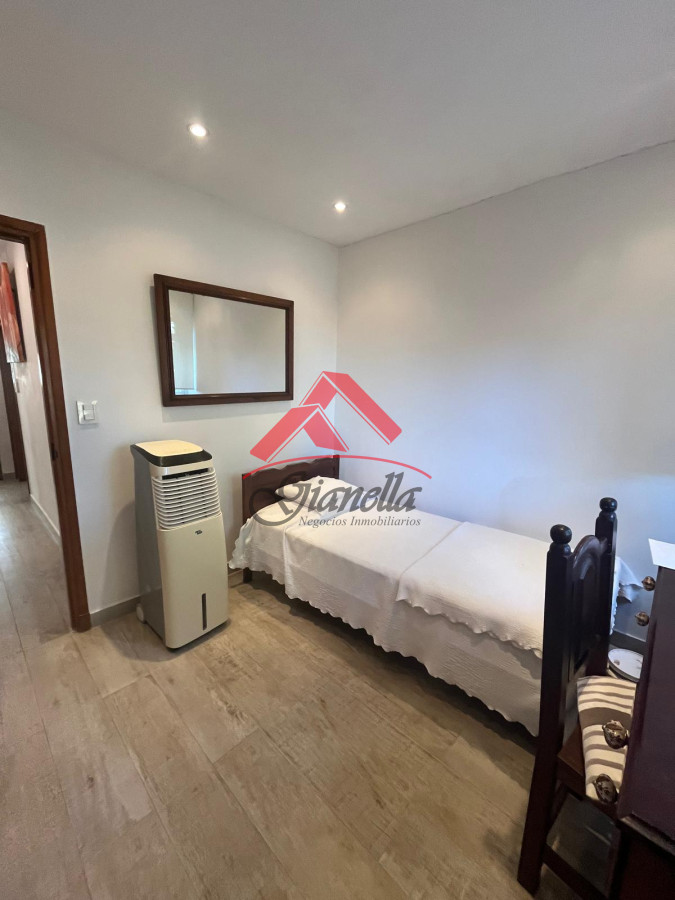 Casa ID.2061 - Hermosa casa en Pinares, con dependencia de servicio