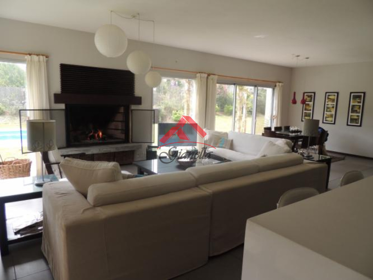 Casa ID.1094 - Montoya, La Barra.