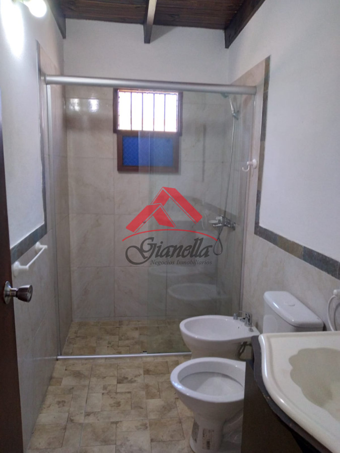 Casa ID.1999 - Casa en venta, San Carlos