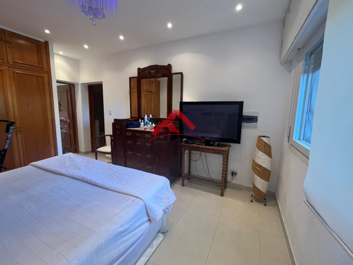 Casa ID.2061 - Hermosa casa en Pinares, con dependencia de servicio