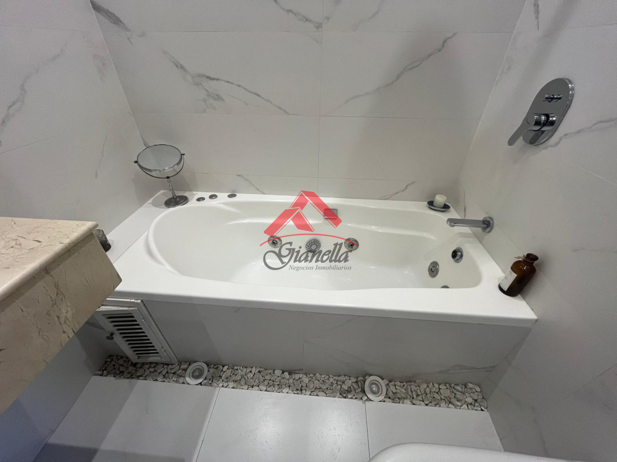 Casa ID.2061 - Hermosa casa en Pinares, con dependencia de servicio