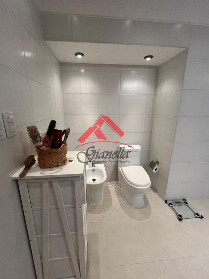 Casa ID.2061 - Hermosa casa en Pinares, con dependencia de servicio