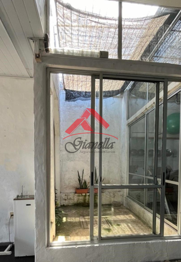 Local Comercial ID.1945 - Local en venta, San Carlos