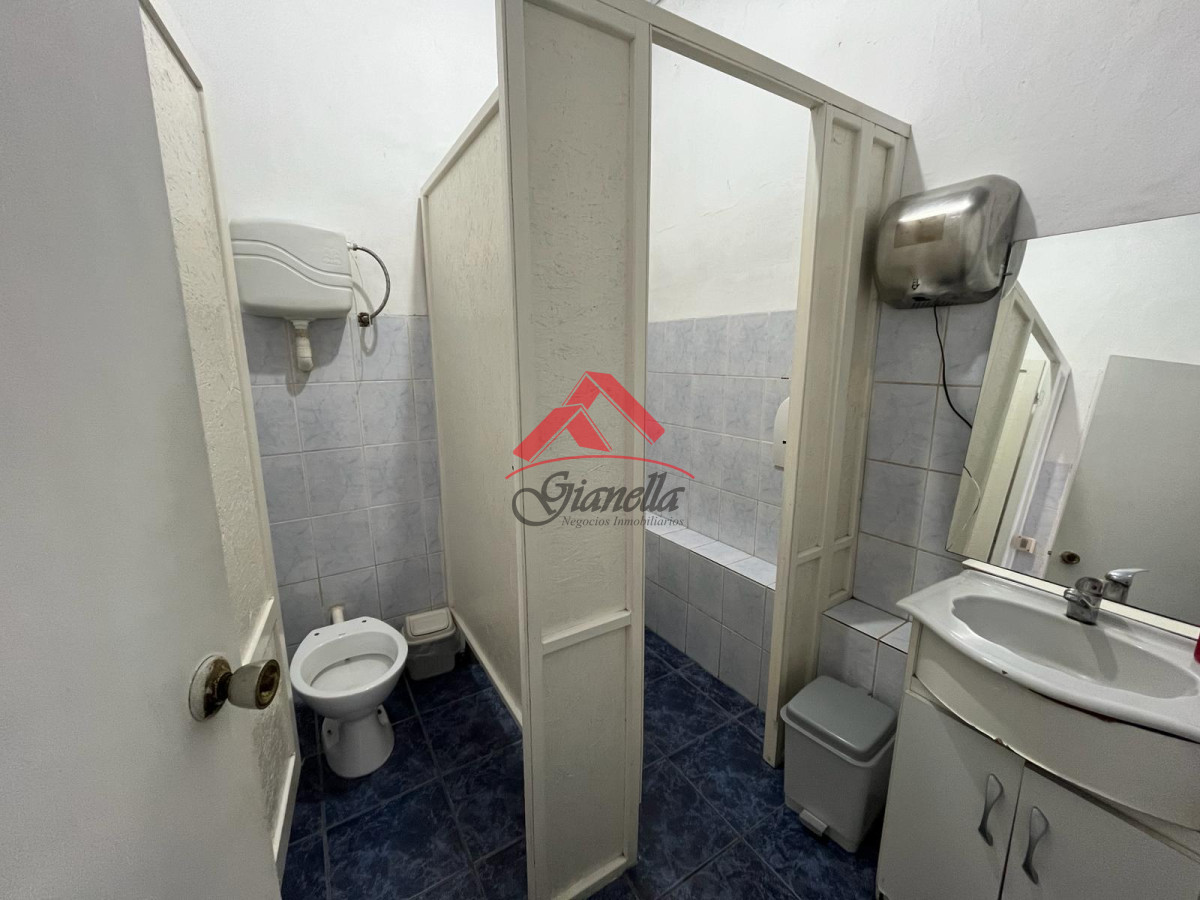 Local Comercial ID.1945 - Local en venta, San Carlos