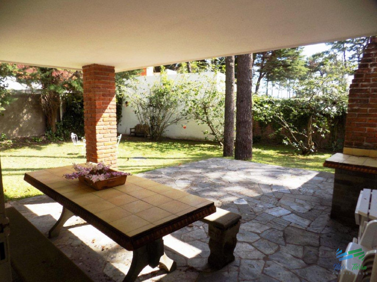 Casa ID.3597 - Alquilo por temporada casa 4 dormitorios en playa mansa, Punta del Este
