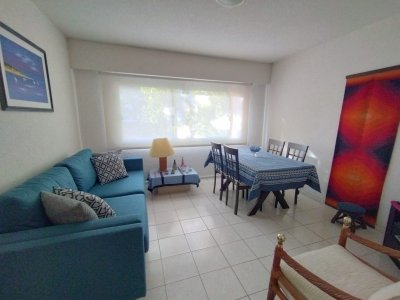 Luminoso apartamento en venta en edificio Aromo, Punta del Este.