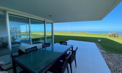 APARTAMENTO EN PRIMERA FILA PLAYA MANSA -PUNTA DEL ESTE
