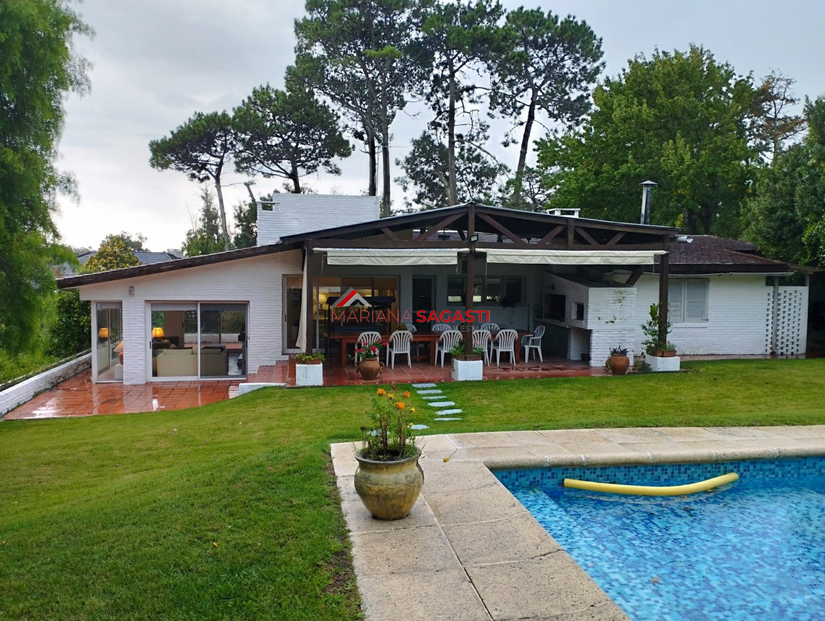 Casa ID.3866 - CHALET CUATRO DORMITORIOS!!