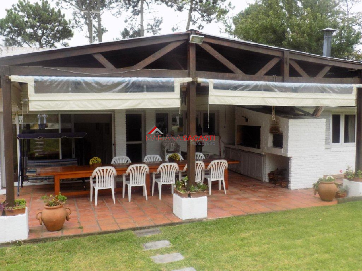 Casa ID.3866 - CHALET CUATRO DORMITORIOS!!