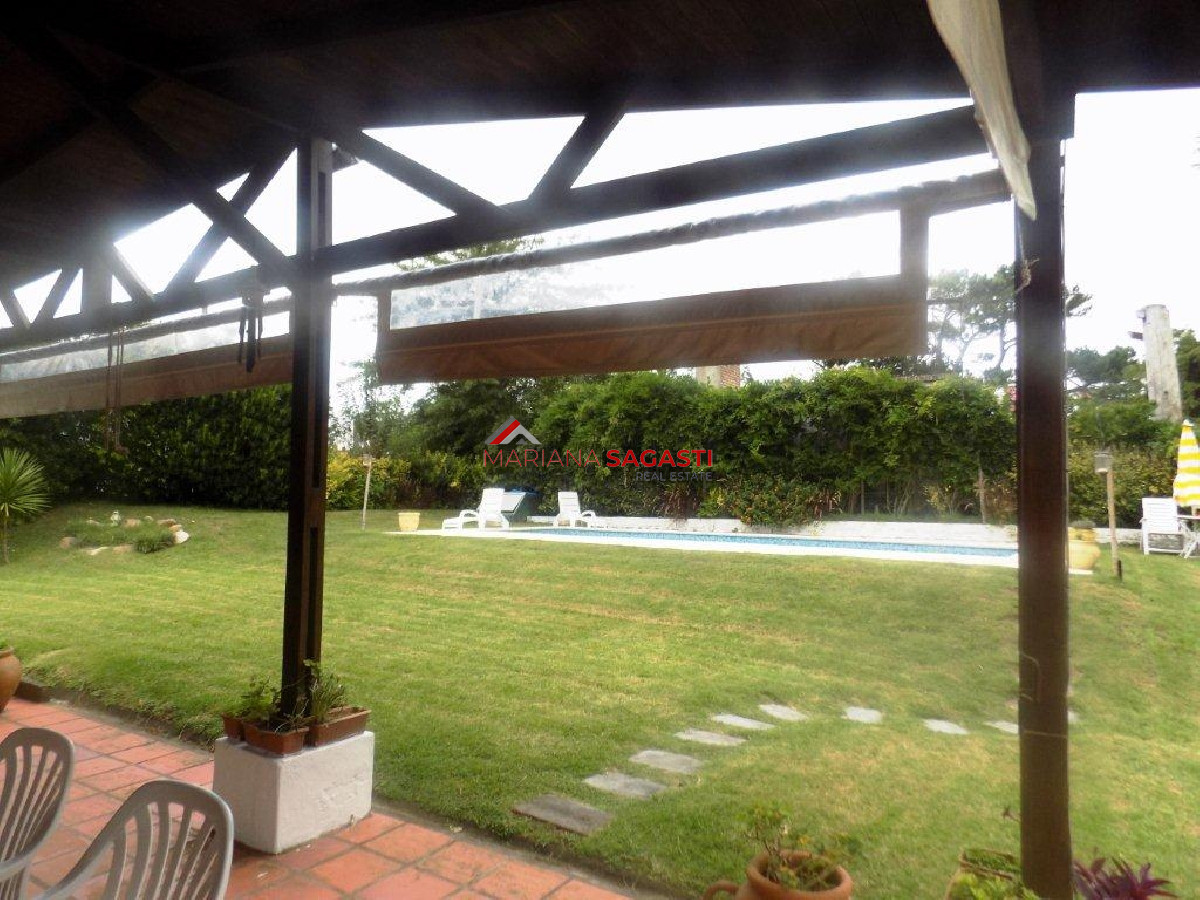 Casa ID.3866 - CHALET CUATRO DORMITORIOS!!