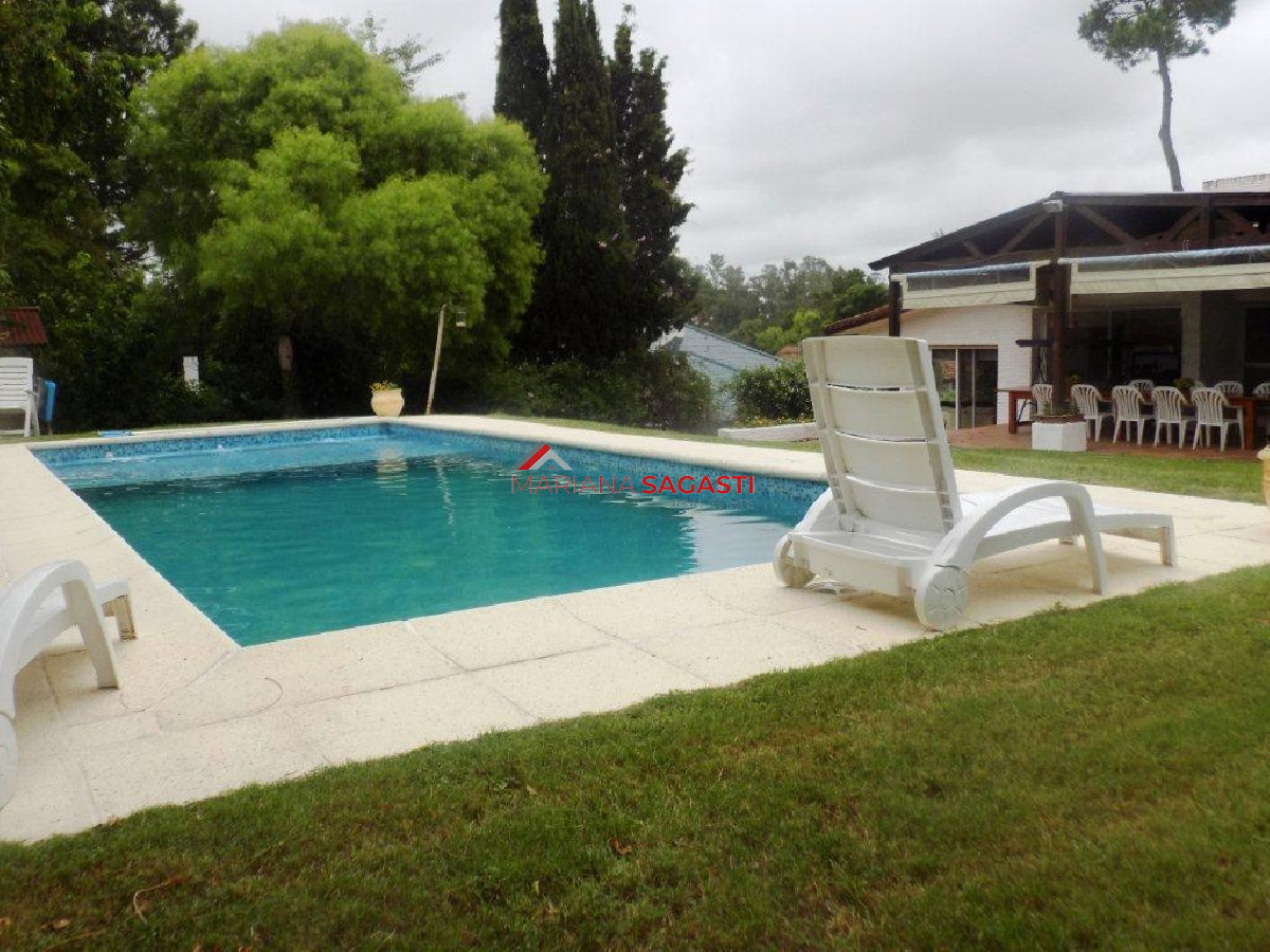 Casa ID.3866 - CHALET CUATRO DORMITORIOS!!